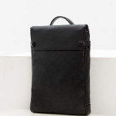 Кожаный рюкзак для ноутбука черный