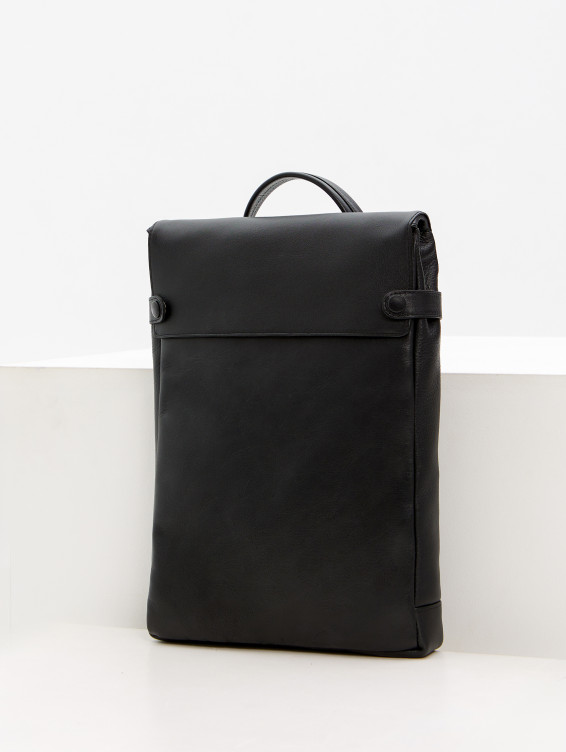 Кожаный рюкзак для ноутбука черный