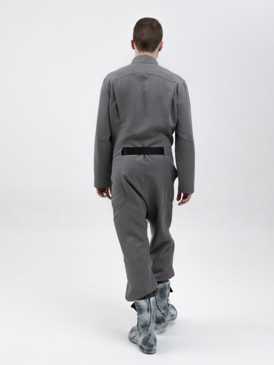 Легкий серый комбинезон на молнии
