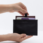 Кожаная обложка-карман для паспорта черная - изображение 1