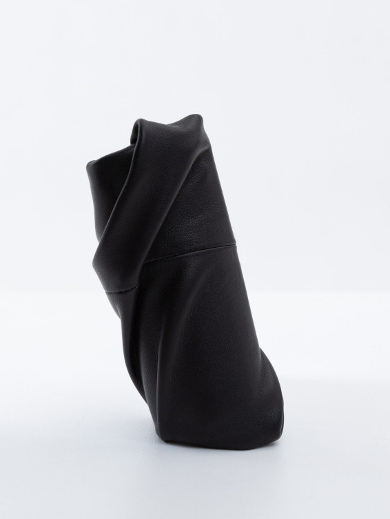 Кожаная ключница черная