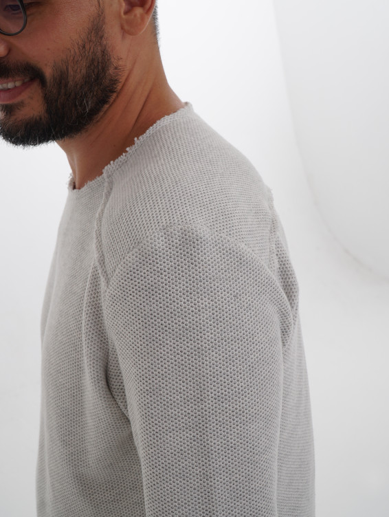 Хлопковый серый свитер