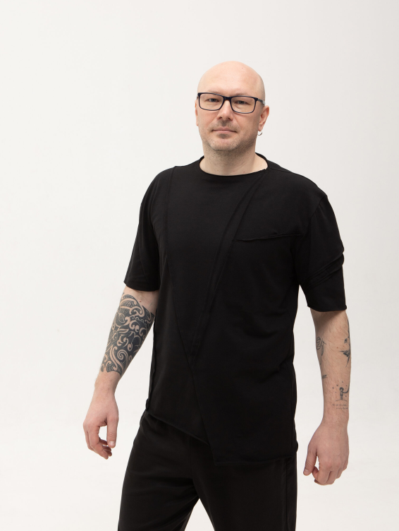 Асимметричная футболка черная