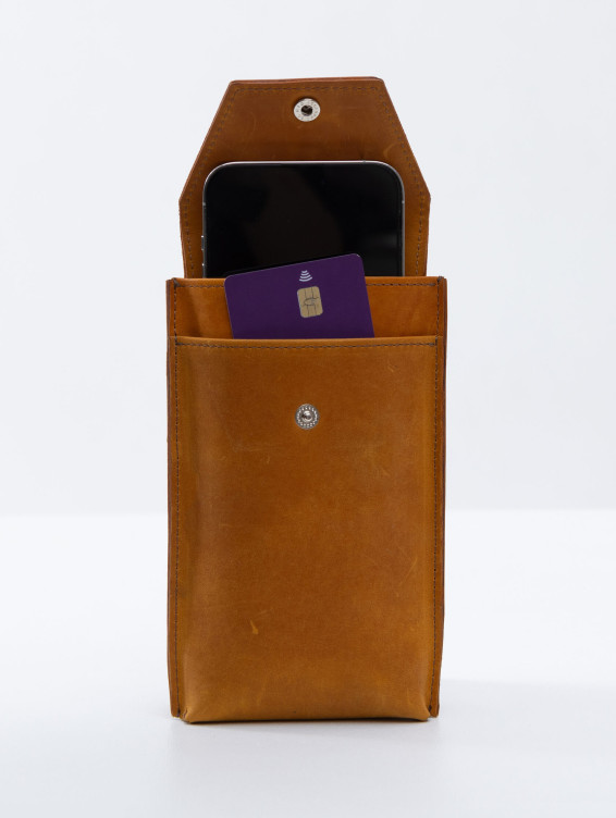 Кожаный подвесной чехол для телефона рыжий с винтажным эффектом