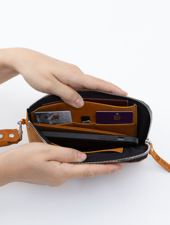 Кожаный клатч рыжий с винтажным эффектом