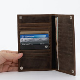 Кожаное портмоне на кнопке коричневое с винтажным эффектом