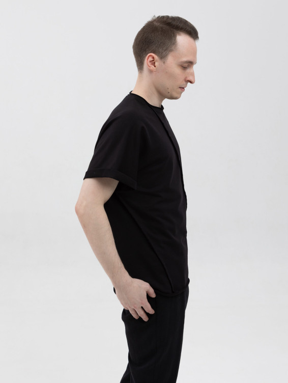 Асимметричная футболка с подвернутыми рукавами черная
