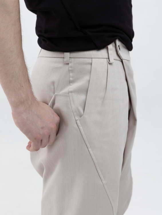 Шорты со складкой светлые