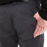 Брюки карго серые, крупный план сзади