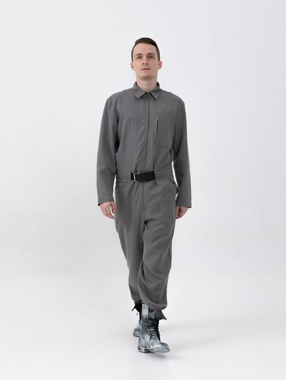 Легкий серый комбинезон на молнии