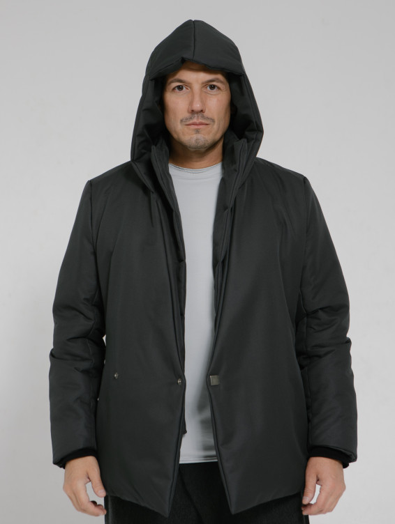 Серая зимняя куртка с капюшоном