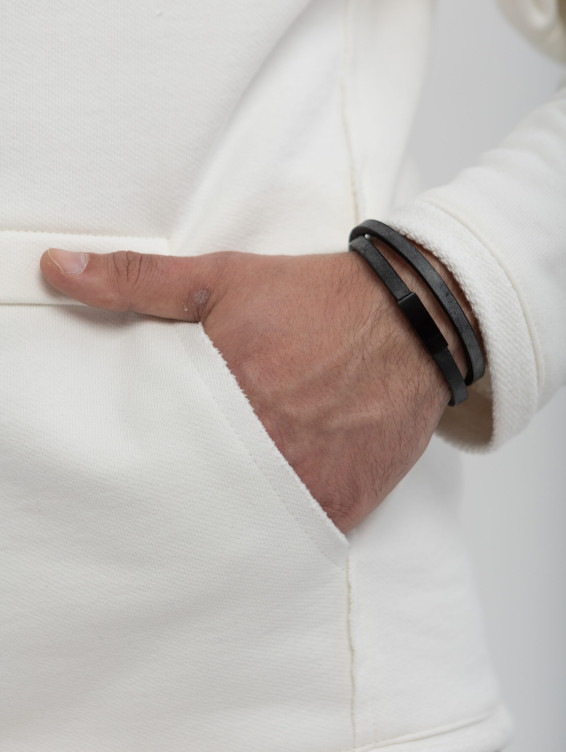 Черный кожаный браслет в два оборота на магнитной застежке