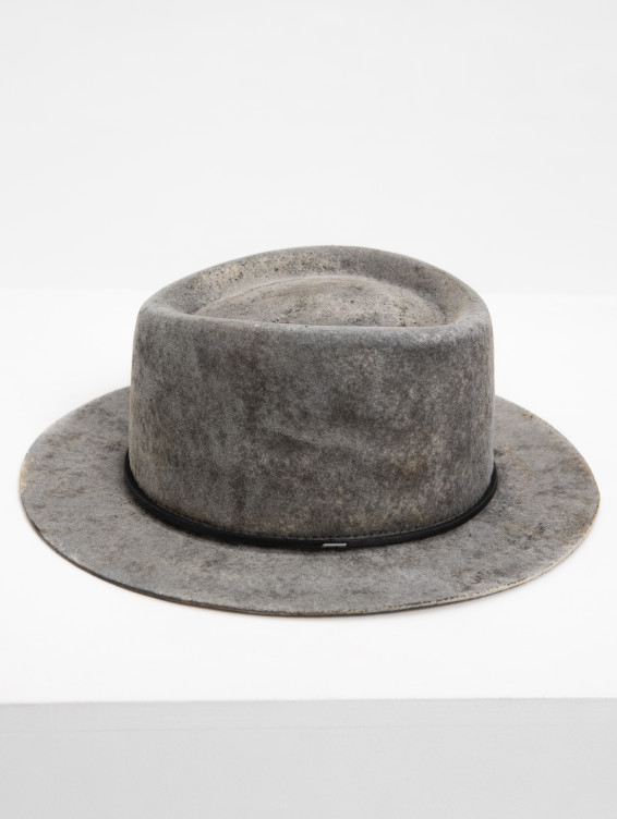 Фетровая шляпа серая
