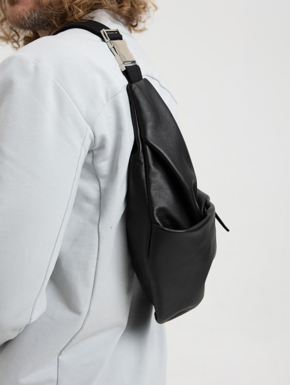 Кожаная поясная сумка черная