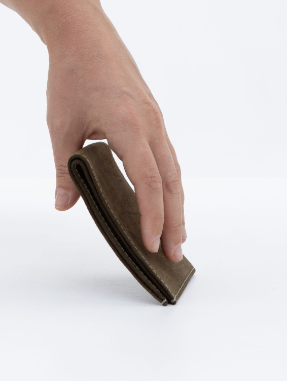 Тонкий кожаный кошелек зеленый