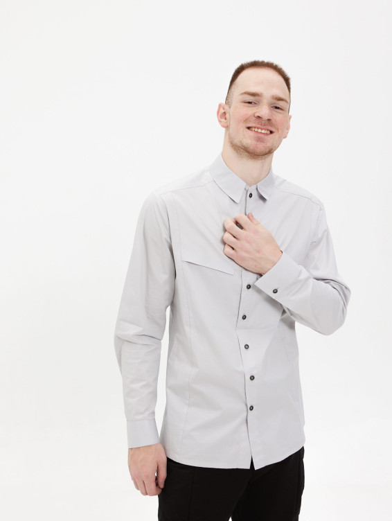 Рубашка с нагрудными карманами светло-серая