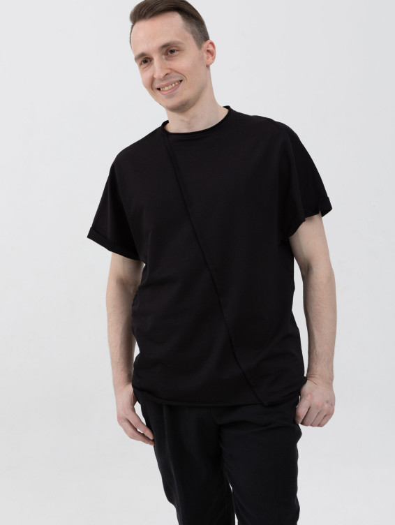 Асимметричная футболка с подвернутыми рукавами черная