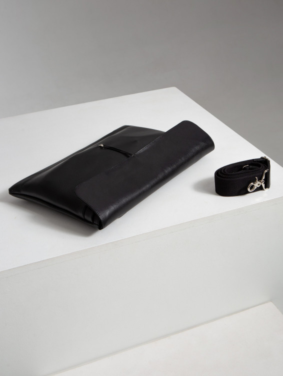 Кожаная сумка-папка для ноутбука черная