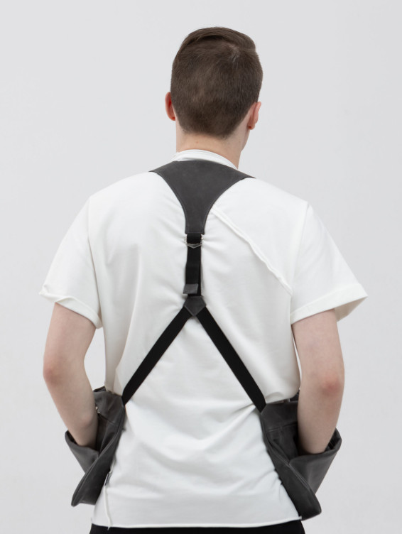 Кожаный жилет темно-серый