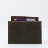 Кожаная обложка-карман для паспорта зеленая с винтажным эффектом - изображение 3