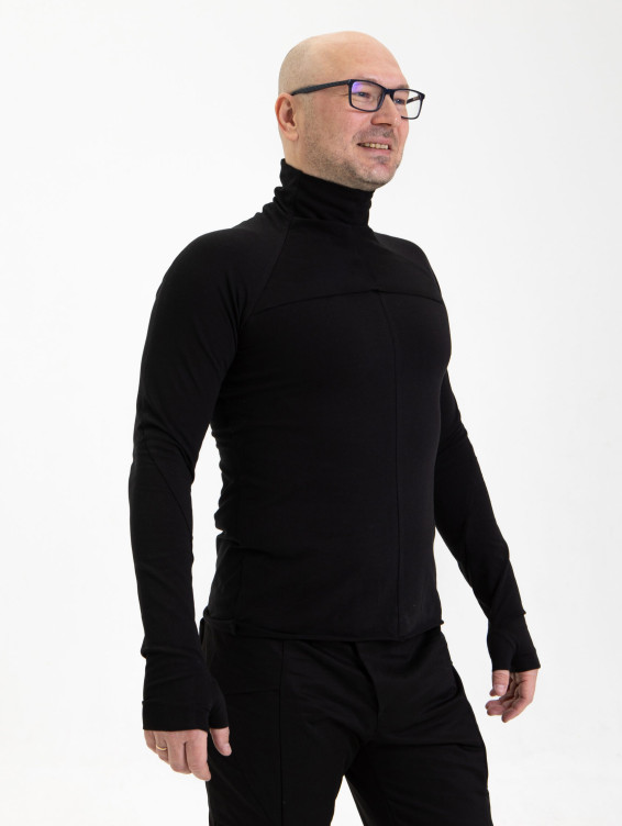 Черный бадлон с пальчиком