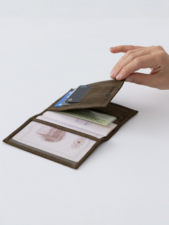 Кожаная обложка для паспорта зеленая