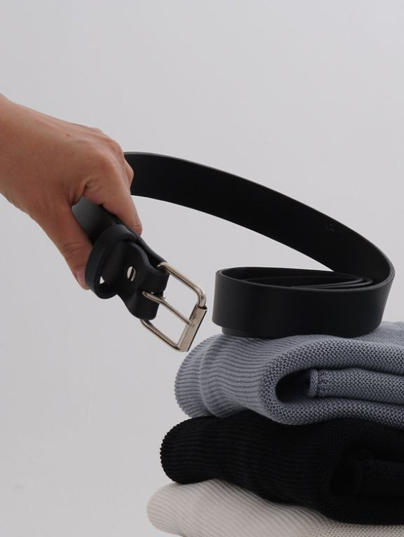 Кожаный черный ремень