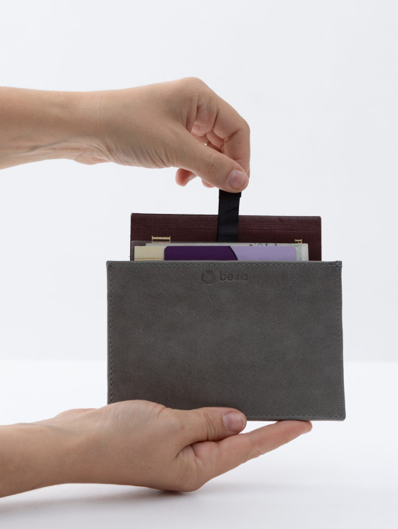 Кожаная обложка-карман для паспорта серая