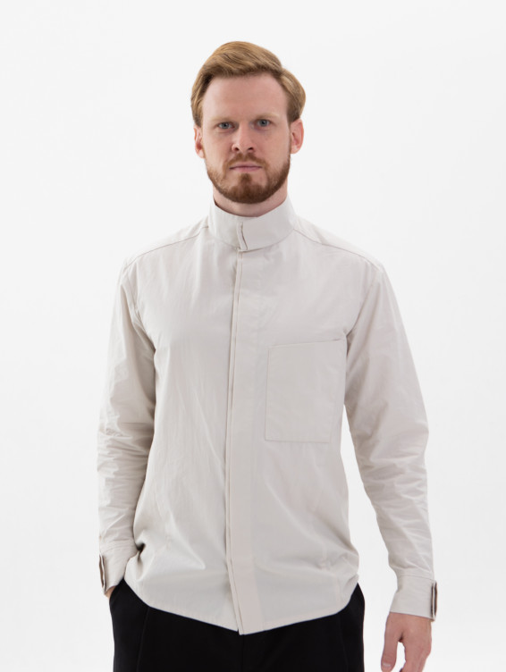 Хлопковая светлая рубашка на кнопках