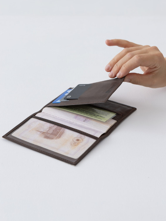 Кожаная обложка для паспорта коричневая