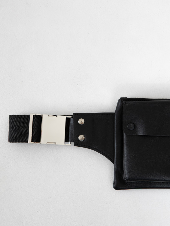 Прямоугольная кожаная поясная сумка черная