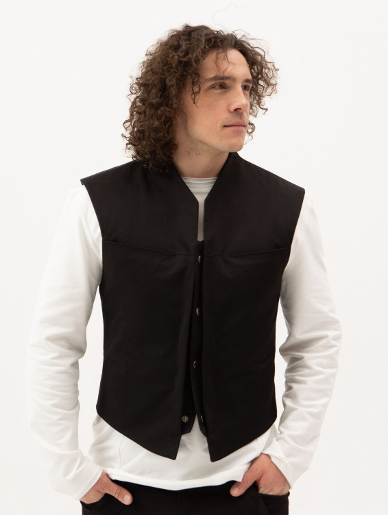Хлопковый жилет на тонком утеплителе черный