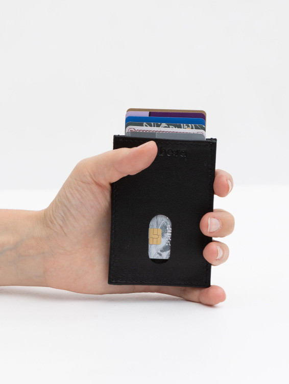 Кожаный кардхолдер черный