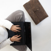 Кожаная сумка-папка для ноутбука коричневая с винтажным эффектом - изображение 12