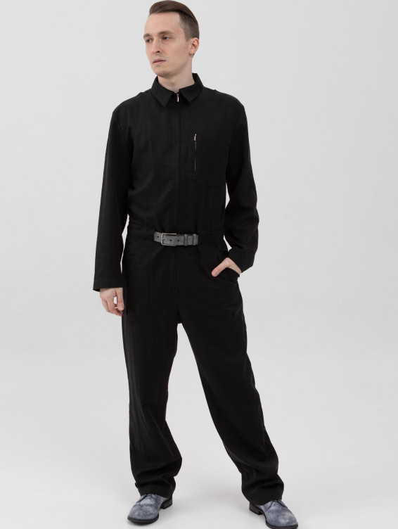Легкий черный комбинезон на молнии