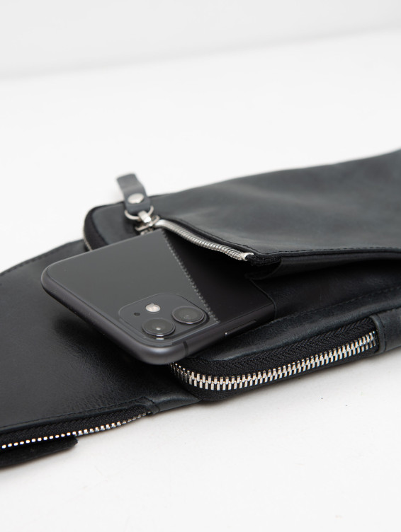 Кожаная сумка-карман темно-серого цвета