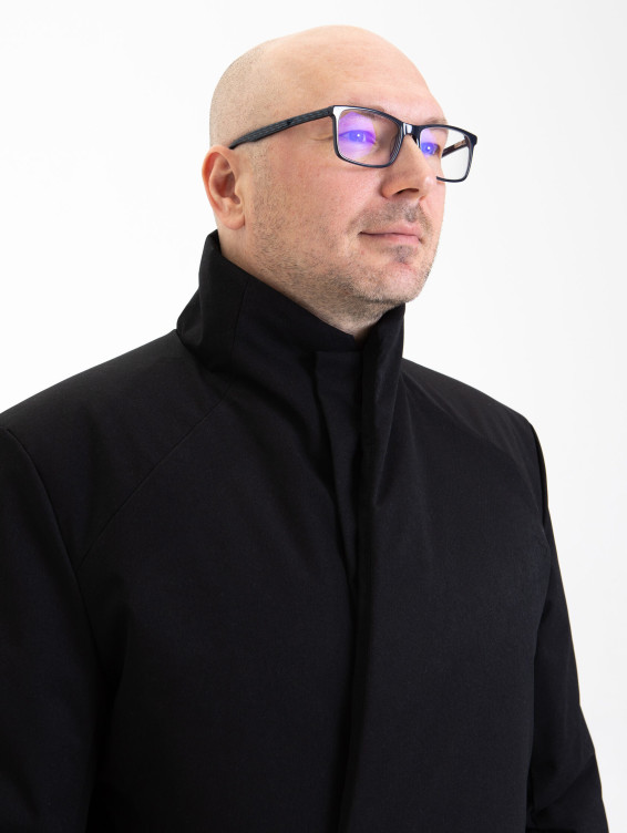 Пальто зимнее средней длины черное