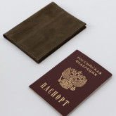 Кожаная обложка для паспорта зеленая, фото рядом с паспортом