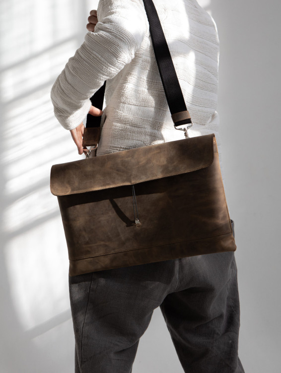 Кожаная сумка-папка для ноутбука коричневая с винтажным эффектом