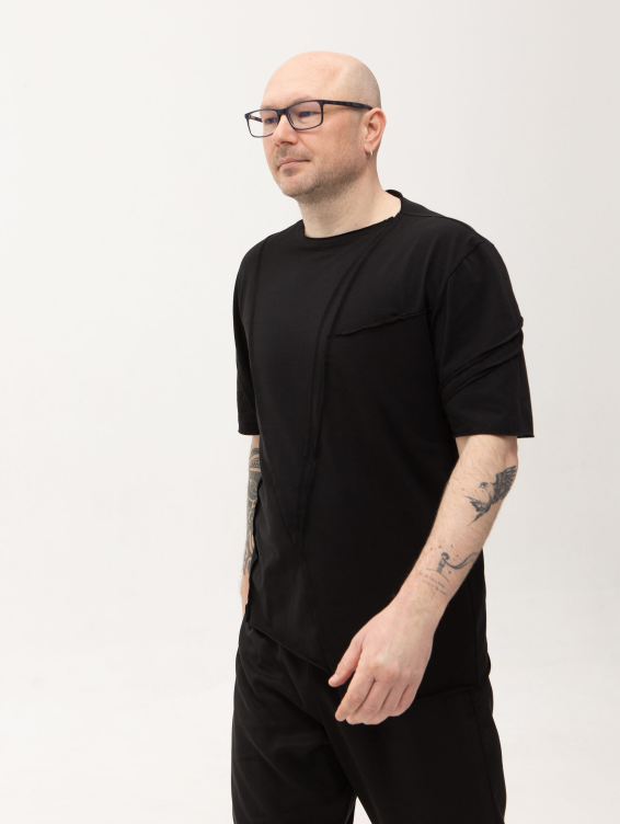 Асимметричная футболка черная