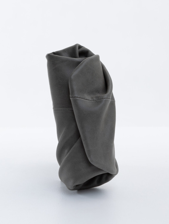 Кожаная ключница серая