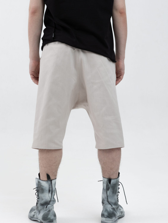 Шорты со складкой светлые