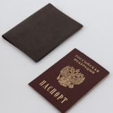 Кожаная обложка для паспорта коричневая, фото рядом с паспортом
