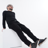 Брюки на болтах черные, вид на модели