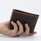 Тонкий кожаный кошелек коричневый с винтажным эффектом