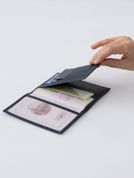 Кожаная обложка для паспорта синяя