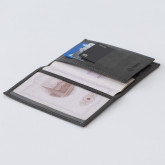 Кожаная обложка для паспорта темно-серая, раскрытая