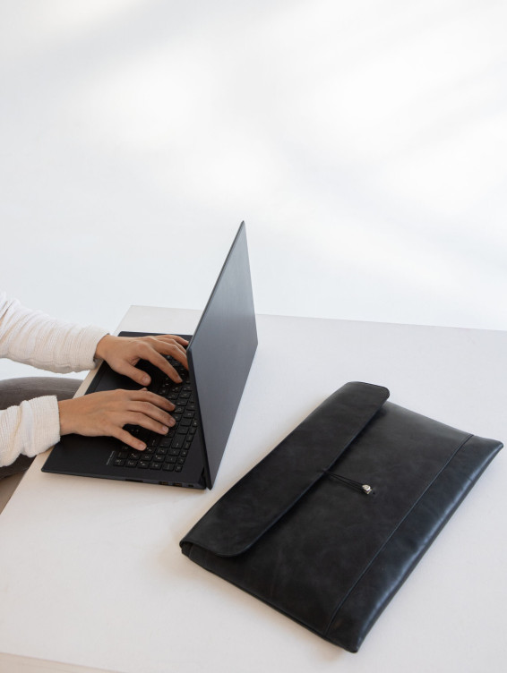 Кожаная сумка-папка для ноутбука темно-серая