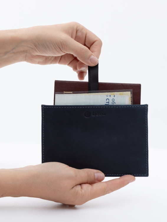 Кожаная обложка-карман для паспорта синяя с винтажным эффектом