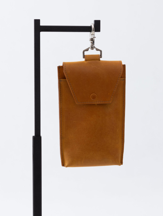 Кожаный подвесной чехол для телефона рыжий с винтажным эффектом